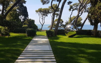 Jardins et œuvres d’art : intégrer sculptures et installations dans un espace vert